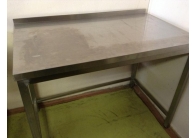 Pracovní nerezový stůl gastro bazar, 1600x600x900mm, zadní lem Pracovní nerezový stůl gastro bazar, 1600x600x900mm, zadní lem